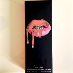 Kylie Jenner velvet liquid lipstick & lip liner